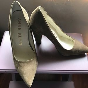Anne Klein “Hollyn” Pump
